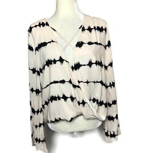 LULU’s | long sleeve - cream and black blouse